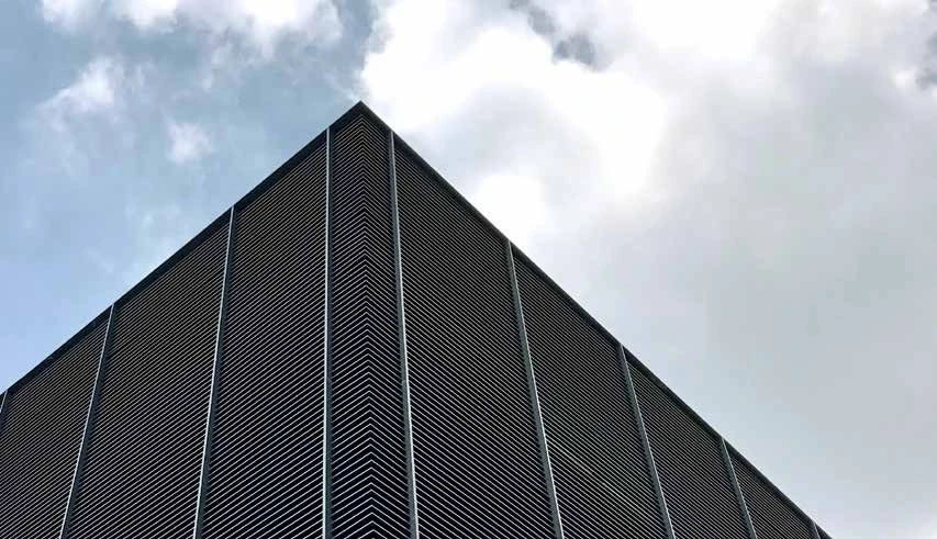 建筑连续百叶转角细部实景